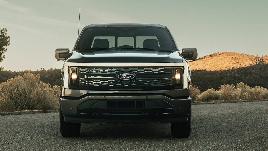 Ford revoit sa stratégie sur la voiture électrique après 19,5 milliards de dollars de pertes